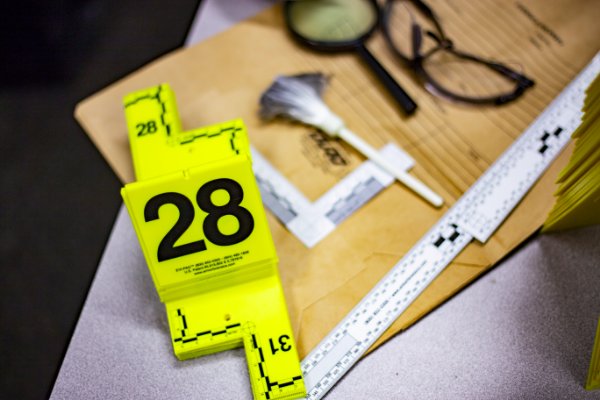 Evidence marker and rulers