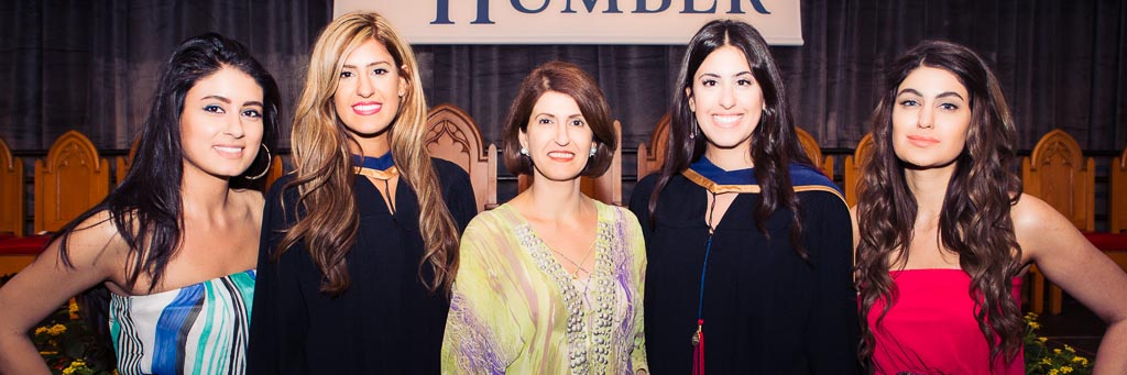 A family posing for a convocation photo.