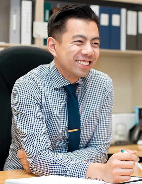 Smiling advisor
