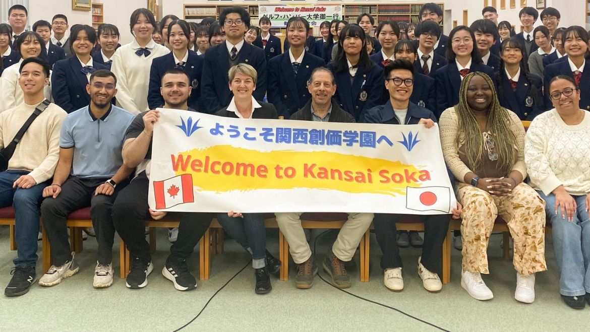 Group of students from Japan with group of UofGH RAs and faculty