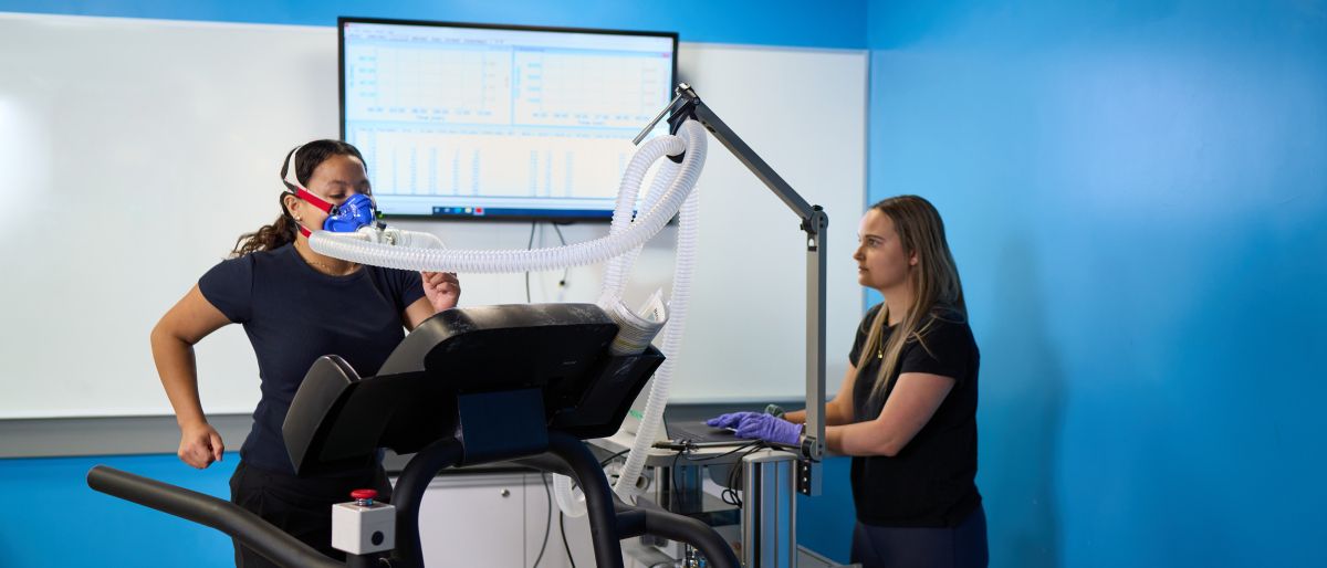 woman on treadmill doing oxygen test